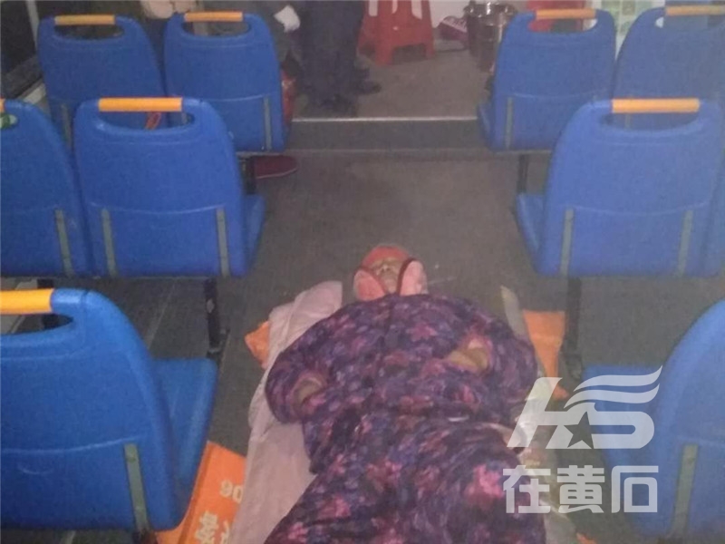 阳新古稀老人凌晨突发疾病,专职消防员如何进