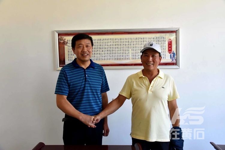 21,在宫台山庄,纪海泉将军和黄石著名新闻人彭志雄亲切交流22,宫台