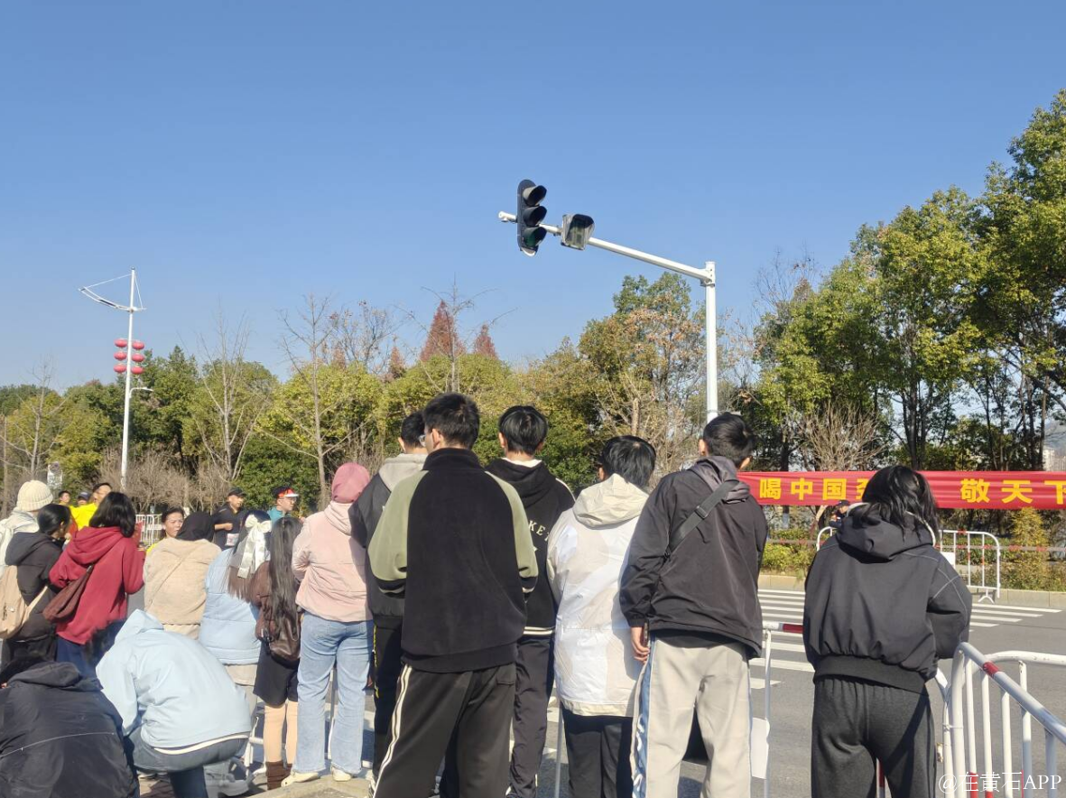 屏幕截图 2025-12-24 012223.png