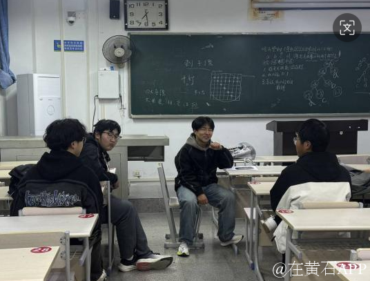 屏幕截图 2025-12-24 013512.png